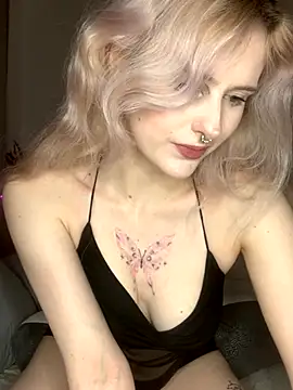 Snapshot of MilaElin chatting on November 30, 9:30 pm MilaElin online show from November 30, 9:30 pm