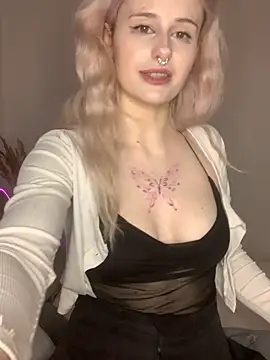 Snapshot of MilaElin chatting on December 1, 9:20 pm MilaElin online show from December 1, 9:20 pm