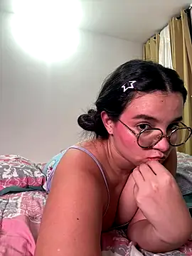 LilBunny 1 online show from November 26, 12:00 am