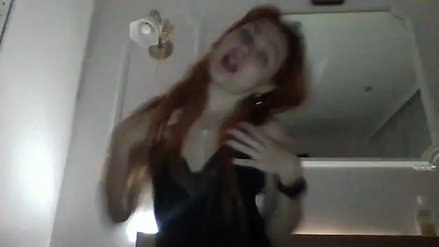 redfoxLaya online show from November 25, 9:37 pm