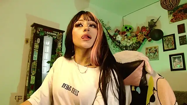 Snapshot of Layla_quinn chatting on January 14, 7:30 pm Layla quinn online show from January 14, 7:30 pm