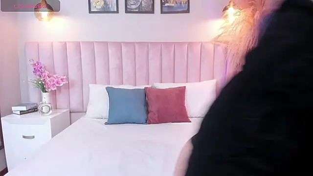 Vera Gold  online show from December 4, 3:38 am