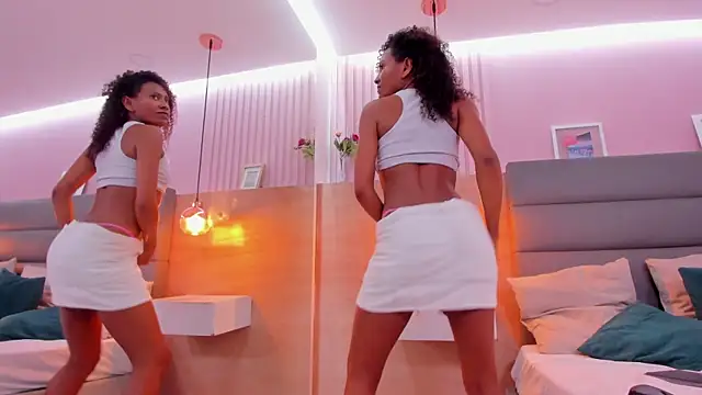 keira river online show from December 1, 9:20 pm