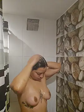 Snapshot of melany-_- chatting on November 25, 4:40 pm melany- - online show from November 25, 4:40 pm