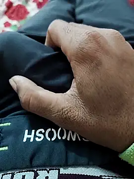 Snapshot of bigdick2299 chatting on December 14, 9:25 am bigdick2299 online show from December 14, 9:25 am