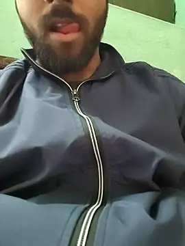 Snapshot of bigdick2299 chatting on January 10, 6:04 am bigdick2299 online show from January 10, 6:04 am