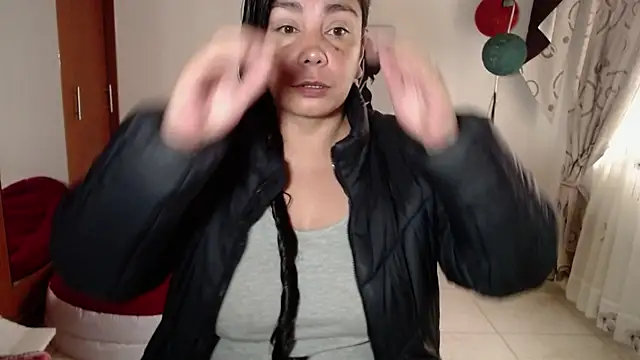 vivian-milf online show from December 4, 12:36 pm