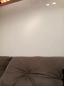 Snapshot of Cugulosojmbv chatting on December 17, 10:21 am Cugulosojmbv online show from December 17, 10:21 am