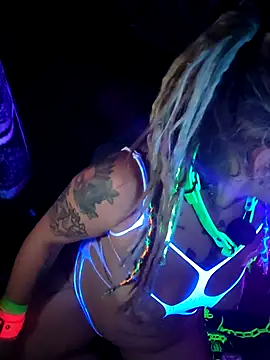 Snapshot of Horny_hippie chatting on November 17, 12:16 am Horny hippie online show from November 17, 12:16 am