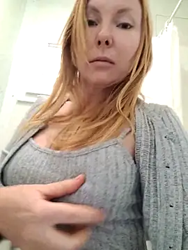 Snapshot of JenyJansy chatting on May 1, 12:10 pm JenyJansy online show from May 1, 12:10 pm