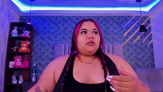 AlyzzandreRouge online show from December 2, 12:32 pm