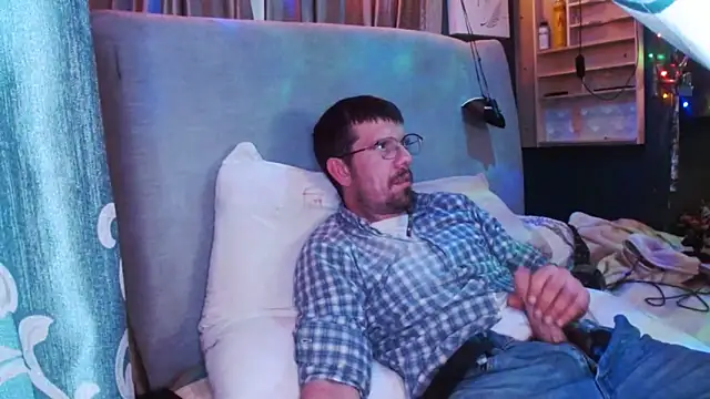 Snapshot of Roadie0187 chatting on December 21, 7:26 am Roadie0187 online show from December 21, 7:26 am