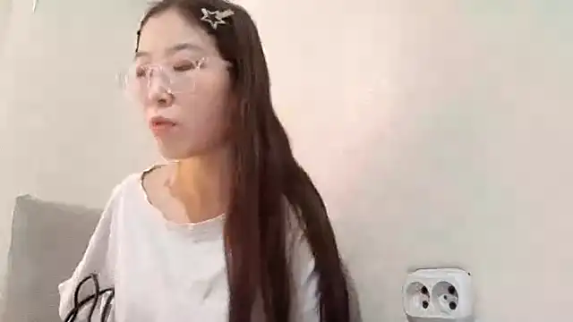 MollyTiger online show from December 4, 6:44 am