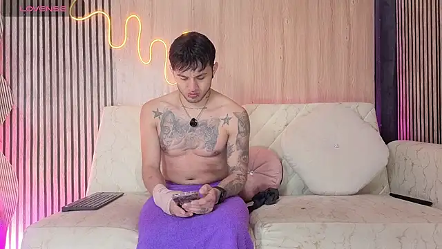 kingbrakly online show from December 2, 3:23 am