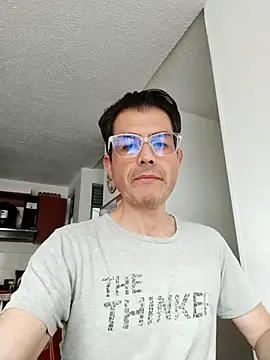 Snapshot of Fuegosutil chatting on November 30, 7:40 pm Fuegosutil online show from November 30, 7:40 pm