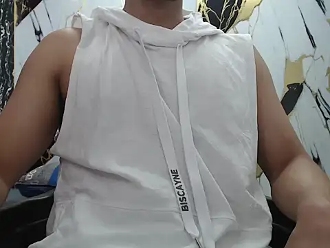 Snapshot of simonm667 chatting on May 16, 7:34 pm simonm667 online show from May 16, 7:34 pm