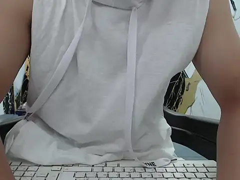Snapshot of simonm667 chatting on May 16, 8:07 pm simonm667 online show from May 16, 8:07 pm