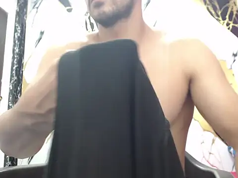 Snapshot of simonm667 chatting on July 15, 7:19 pm simonm667 online show from July 15, 7:19 pm