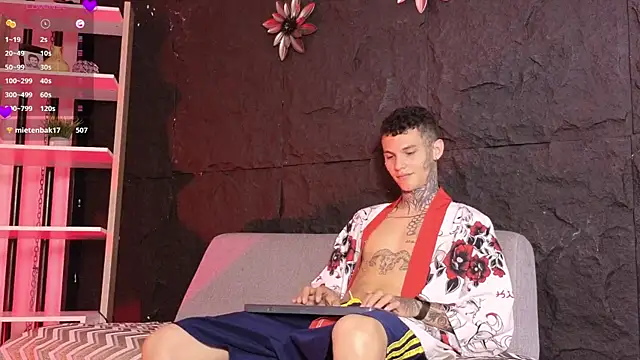 Paulo 527 online show from December 22, 8:50 pm