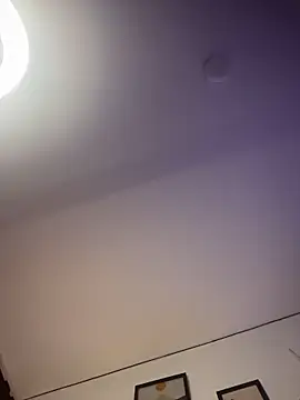 Snapshot of Laurabuu_ chatting on December 3, 3:47 am Laurabuu online show from December 3, 3:47 am