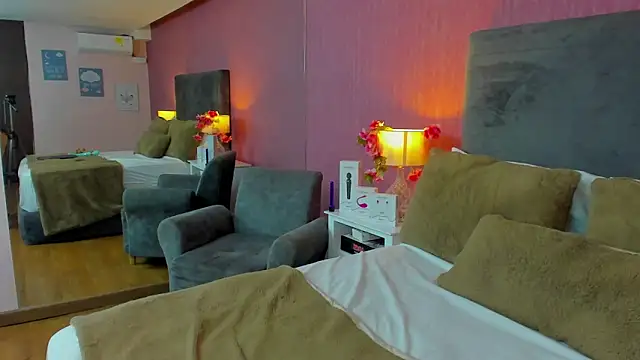 ArianaRosee  online show from March 6, 2:46 pm