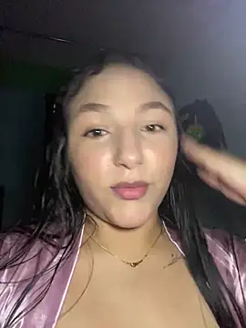 Snapshot of Emily_milk_1 chatting on May 17, 8:16 pm Emily milk 1 online show from May 17, 8:16 pm