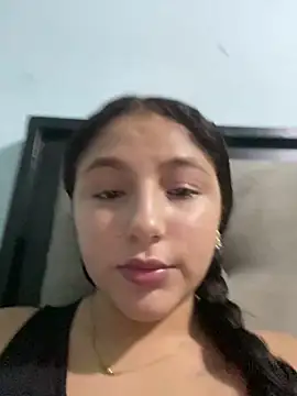 Snapshot of Emily_milk_1 chatting on May 31, 3:58 am Emily milk 1 online show from May 31, 3:58 am