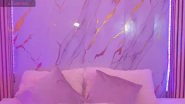 Dakota ferreti  online show from May 7, 8:36 pm