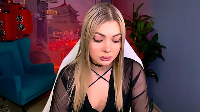 HyileyClark online show from February 21, 8:15 am