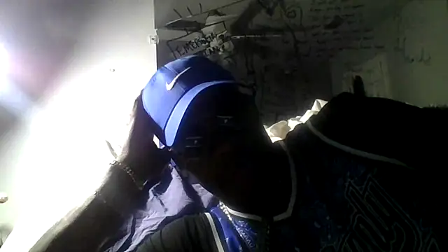 Snapshot of YOUNGmj6023 chatting on December 20, 4:19 am YOUNGmj6023 online show from December 20, 4:19 am