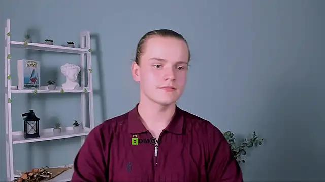 Snapshot of leo_void chatting on December 13, 8:04 pm leo void online show from December 13, 8:04 pm