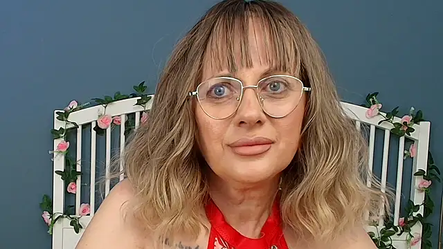 Cougar Milff online show from June 4, 8:15 pm