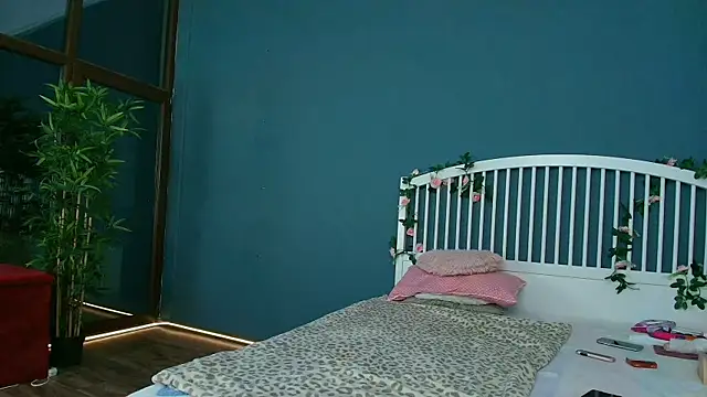 Snapshot of Cougar_Milff chatting on June 18, 8:02 pm Cougar Milff online show from June 18, 8:02 pm