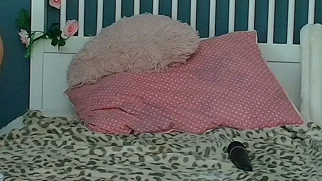 Snapshot of Cougar_Milff chatting on June 29, 7:58 pm Cougar Milff online show from June 29, 7:58 pm