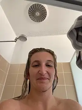 Snapshot of Skyme2713 chatting on December 20, 2:07 am Skyme2713 online show from December 20, 2:07 am