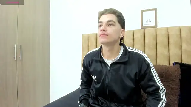 Snapshot of AUSTIN-PRRR chatting on December 1, 1:38 pm AUSTIN-PRRR online show from December 1, 1:38 pm