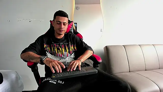 MatthewCullen online show from December 5, 7:32 pm