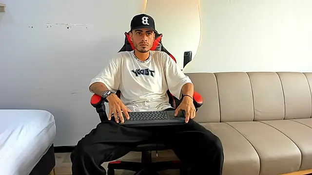 MatthewCullen online show from December 20, 7:32 pm