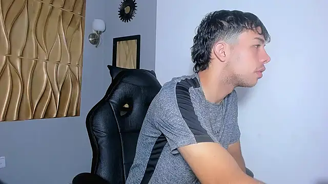 shy guy18 online show from December 3, 2:41 am