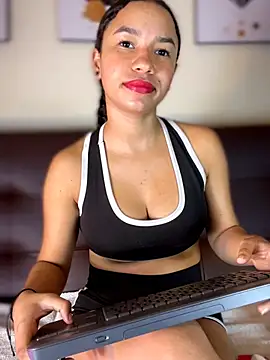 Snapshot of ZoeyFierce chatting on July 10, 7:38 pm ZoeyFierce online show from July 10, 7:38 pm
