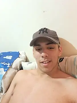 Snapshot of arturo__butera chatting on December 1, 3:44 am arturo butera online show from December 1, 3:44 am