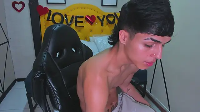 Ethan Jamees online show from February 13, 8:05 pm