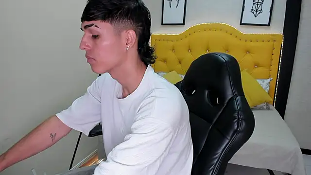 Ethan Jamees online show from February 25, 7:23 pm