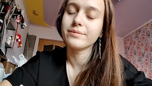 SophieHazely online show from December 2, 1:22 am