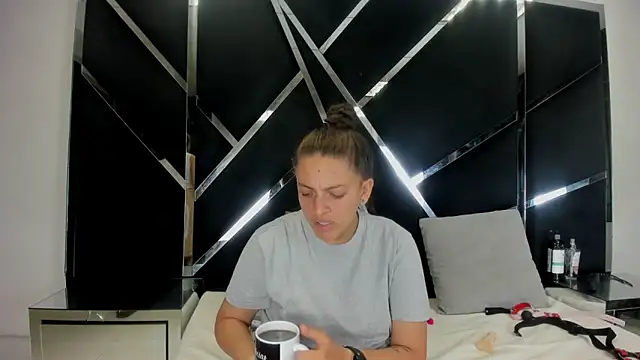 Alyssa Noah online show from April 27, 3:59 am