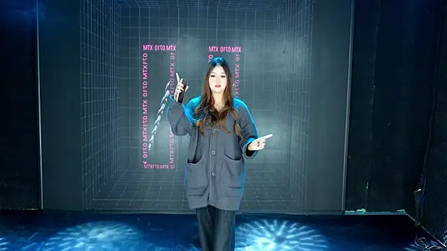 Snapshot of YIMO-002 chatting on November 28, 4:37 am YIMO-002 online show from November 28, 4:37 am