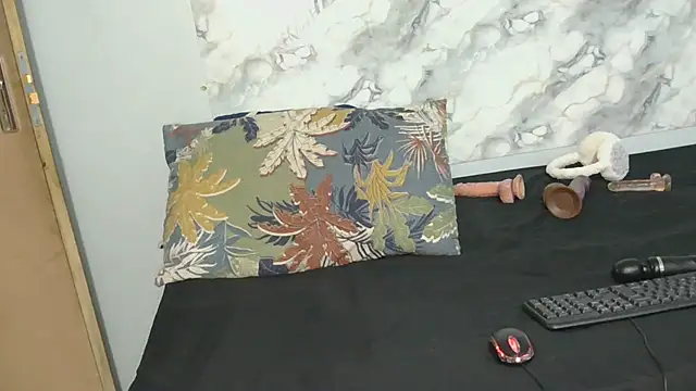SexyZuluBarbie online show from May 27, 6:05 pm