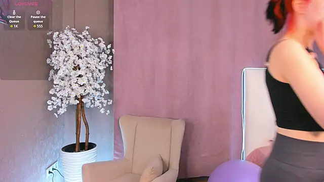 Eva 4U online show from December 2, 9:25 am