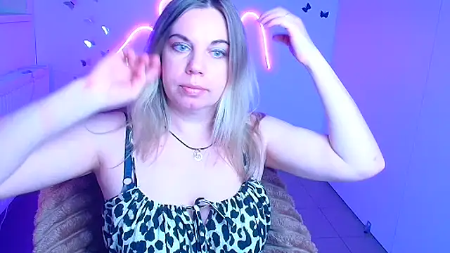 Amanda Swannn online show from April 28, 11:48 am