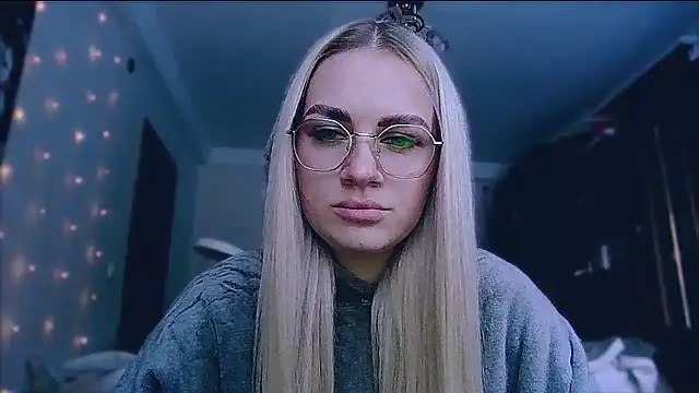 Whitehex666 online show from January 12, 1:05 pm